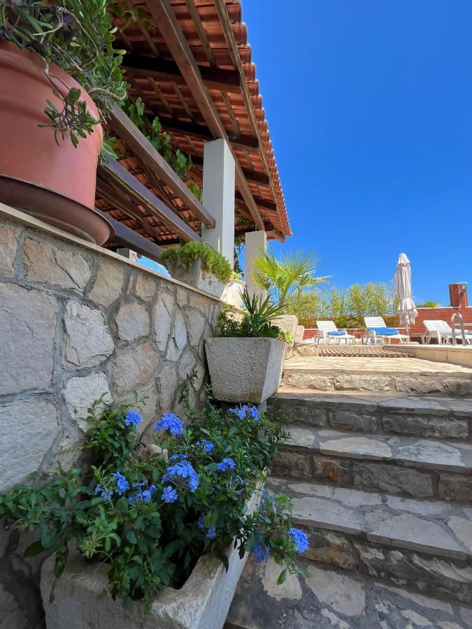 Apartman Gorana With Swimming Pool Jelsa  Extérieur photo