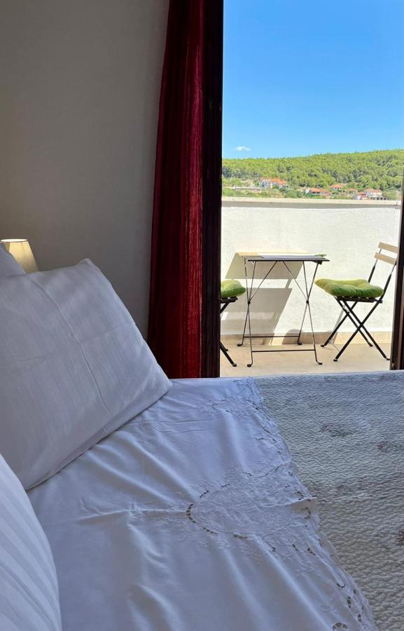 Apartman Gorana With Swimming Pool Jelsa  Extérieur photo