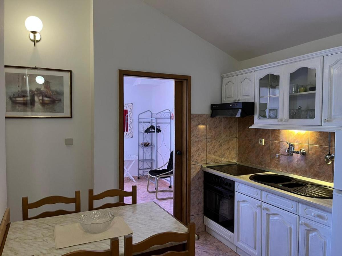 Apartman Gorana With Swimming Pool Jelsa  Extérieur photo